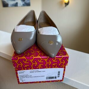 Tory Burch Fairfold Flat Glossy Silk Calf Flat size 8